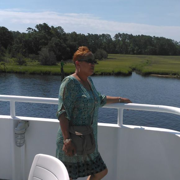 Meet your Posher, Sharon - Picture 1 of 1